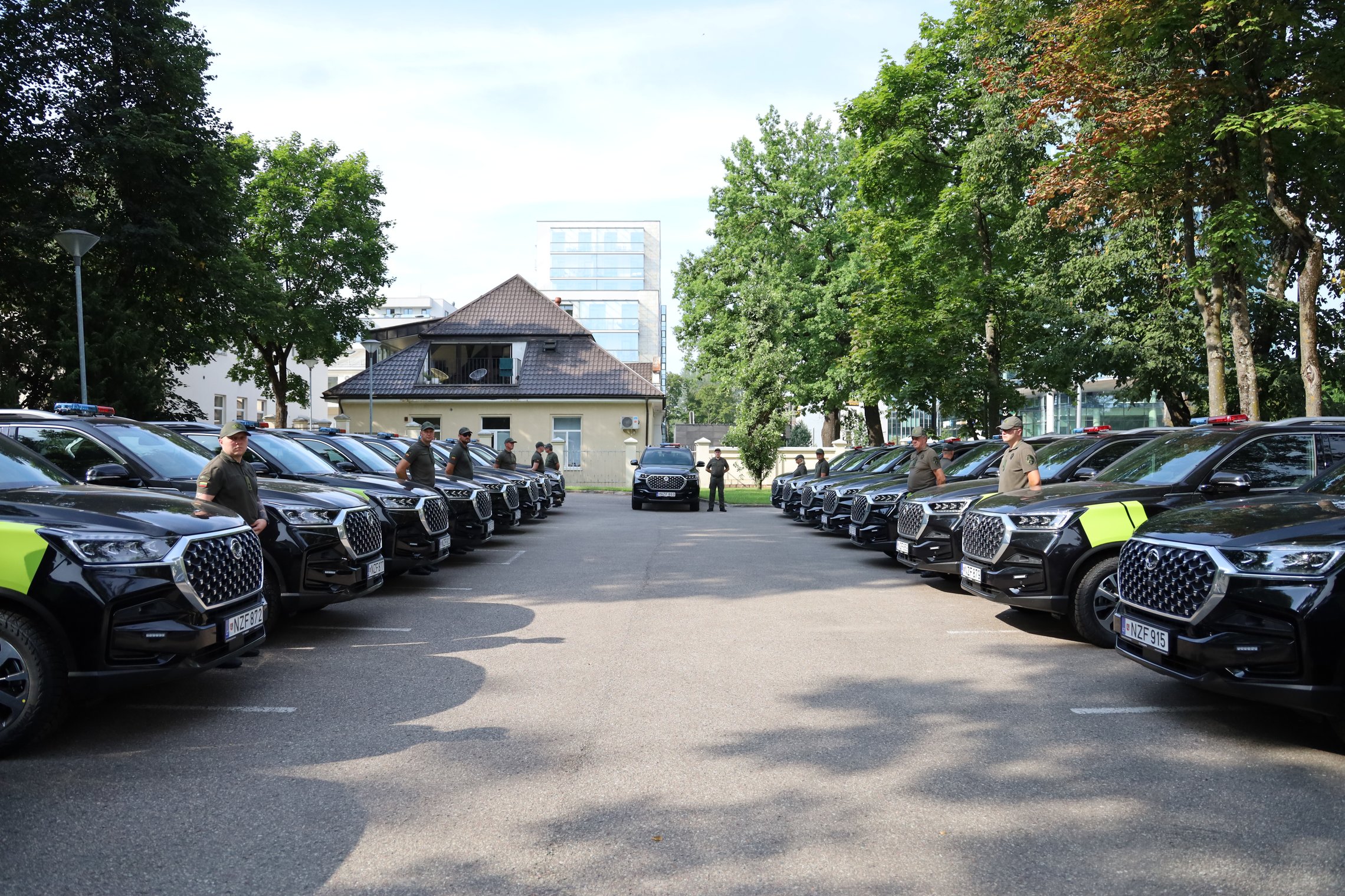 Pasieniečių automobilių parką papildė 19 naujų visureigių (foto)