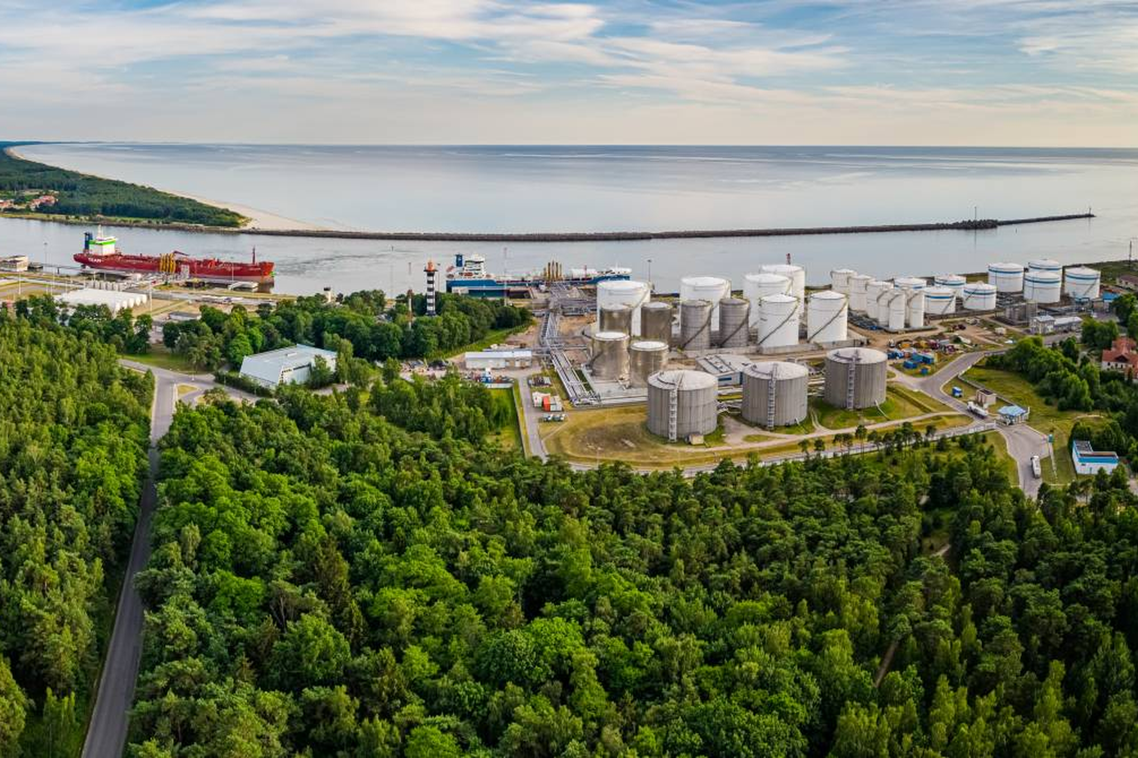 Vyriausybė pritarė sprendimams dėl CO₂ terminalo – naujos galimybės Lietuvos pramonei