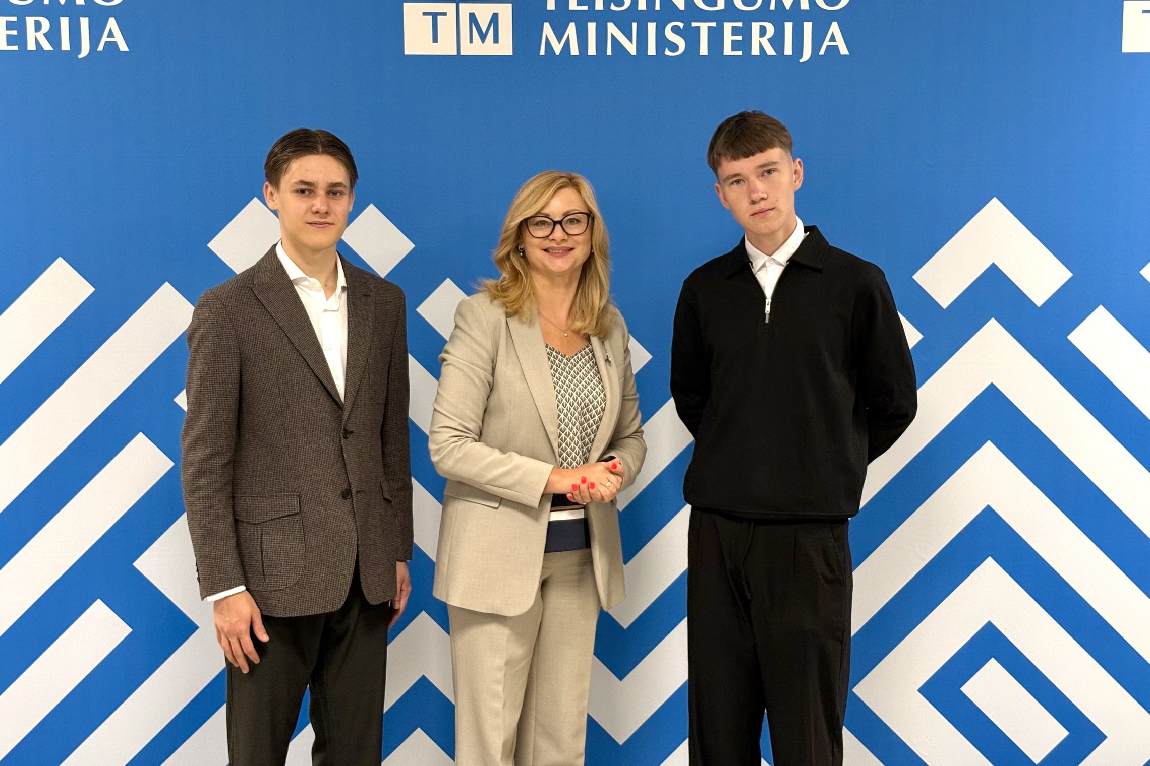 Teisingumo ministrė Rita Tamašunienė susitiko su projekto „Moksleiviai – į Vyriausybę“ dalyviais