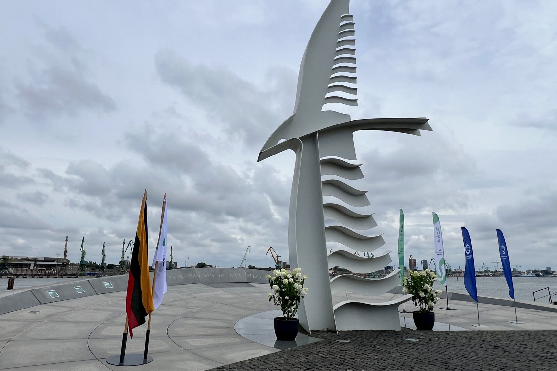 Po plačiai išskleistais Albatroso sparnais – atmintis ir pagarba: jūrinė bendruomenė susibūrė į jautrią ceremoniją