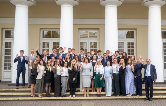 Pirmoji ponia susitiko su Lietuvių išeivijos studentų stažuotės programos dalyviais