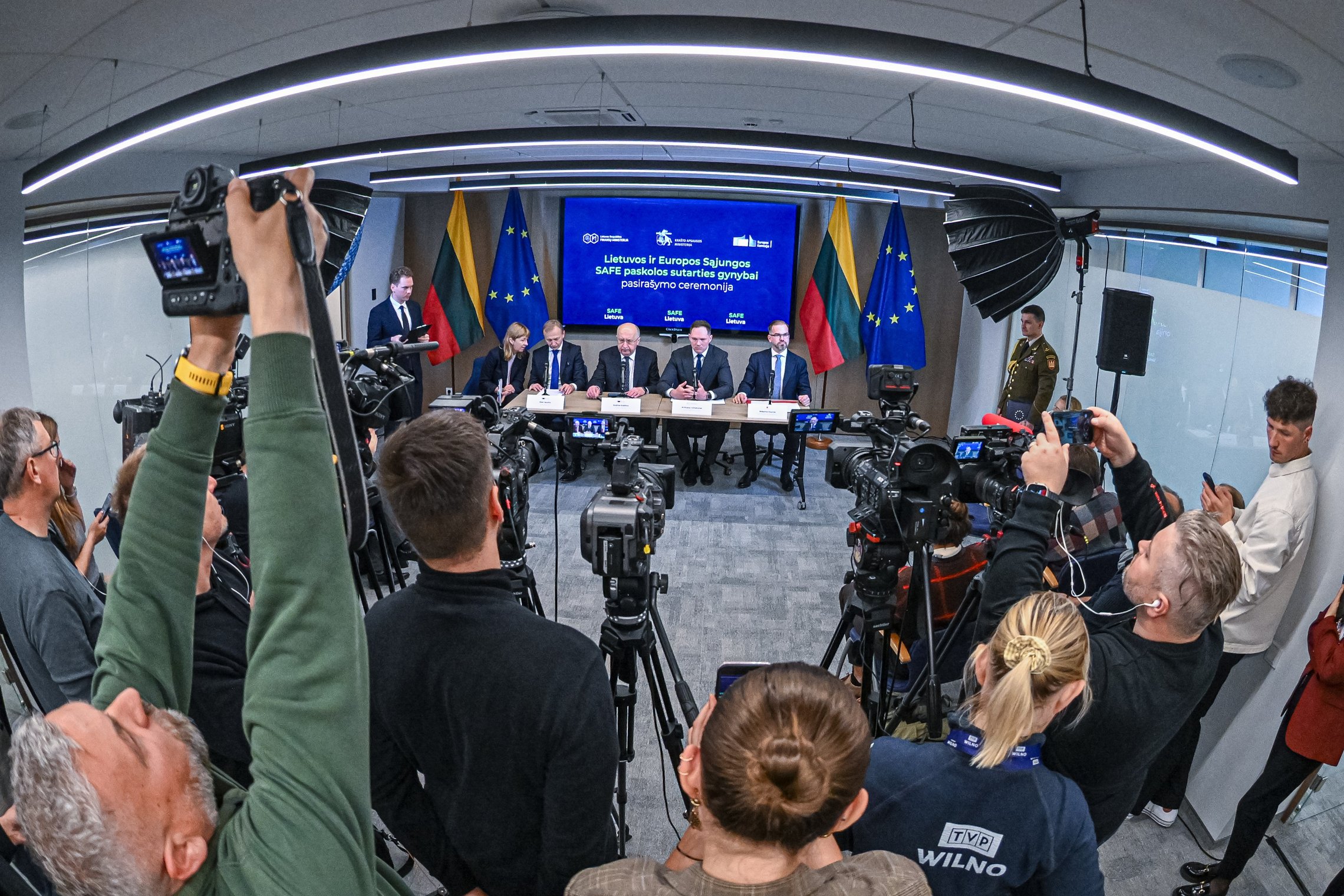 Lietuvą pasiekė pirmoji beveik 1 mlrd. eurų išmoka pagal SAFE priemonę