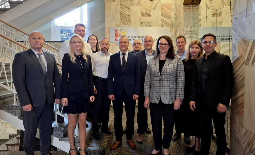 TRYS INSTITUCIJOS IR TOLIAU TEIKS EKSPERTINĘ PAGALBĄ DĖL ĮSIGIJIMŲ GYNYBOS SEKTORIUJE