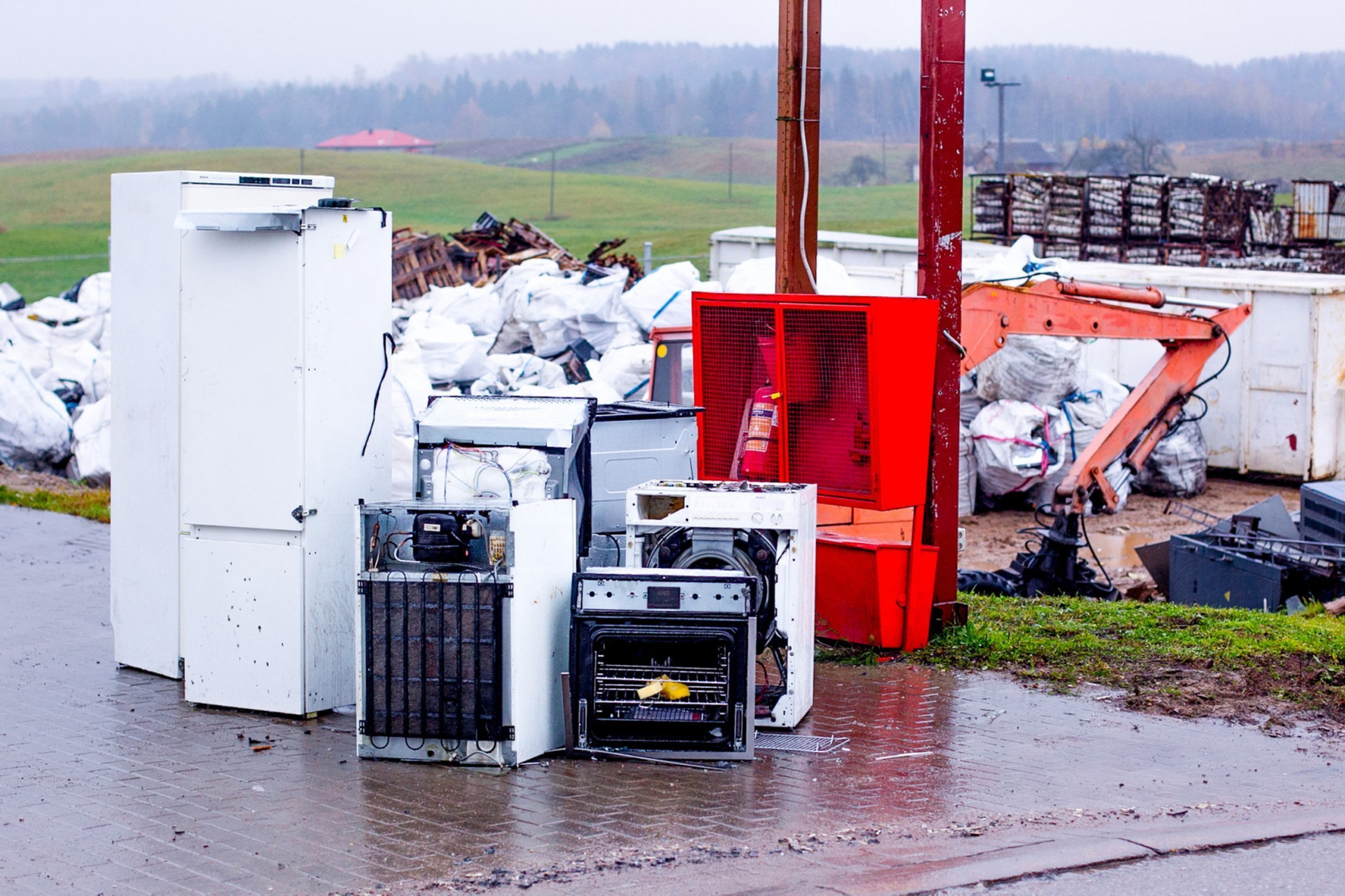 Aplinkos ministerijos priminimas: kur palikti nebereikalingą elektroninę įrangą ir baterijas