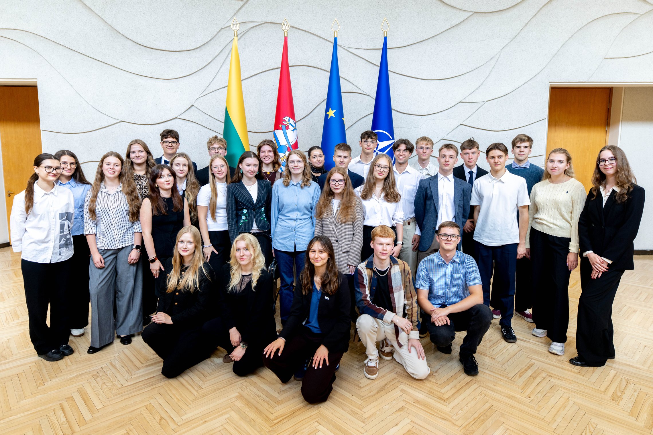Darbą pradėjo moksleivių ministrų kabinetas: startuoja projektas „Moksleiviai – į Vyriausybę“