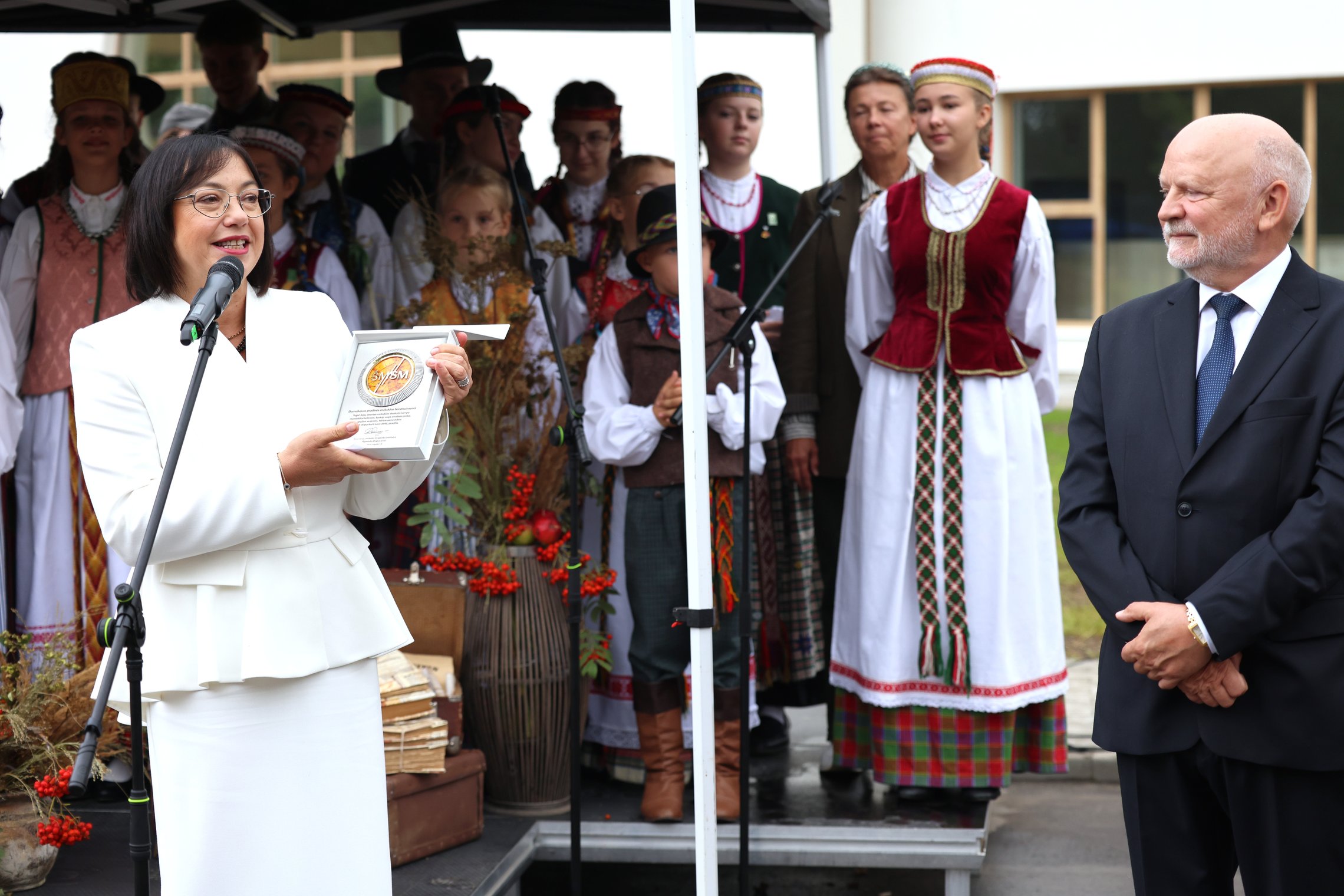 Mokslo ir žinių dieną ministrė R. Popovienė dalyvavo naujų švietimo įstaigų atidarymo iškilmėse