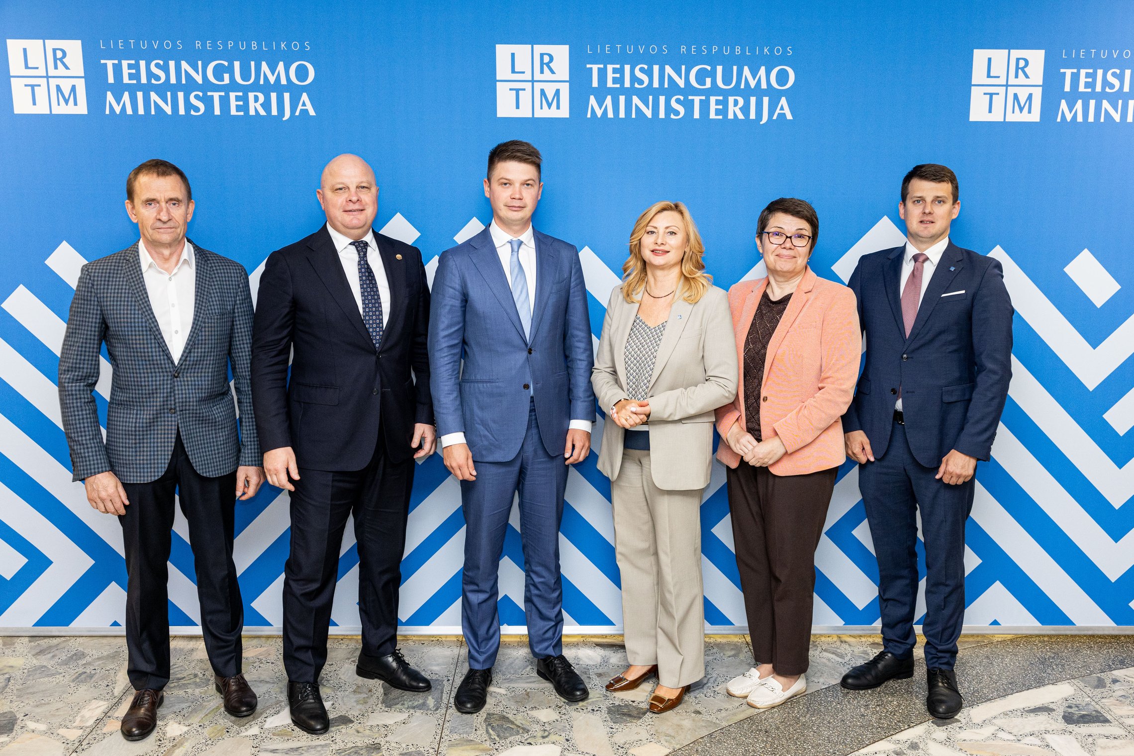 Teisingumo ir vidaus reikalų ministrai aptarė statutinių tarnybų finansavimą ir pareigūnų darbo sąlygų gerinimą