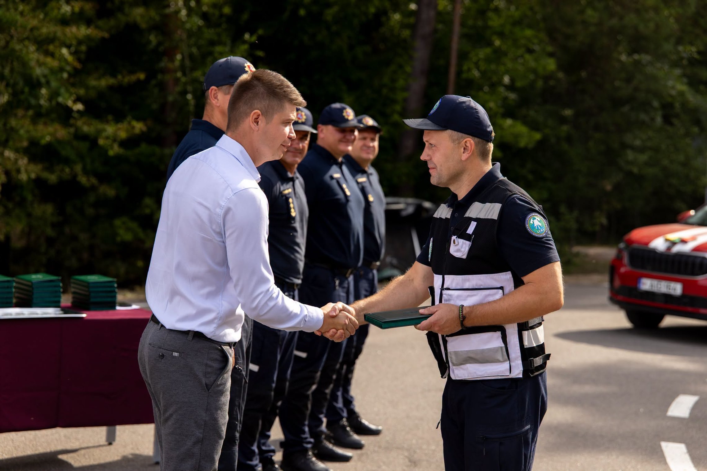 Vidaus reikalų ministras M. Katelynas pasveikino iš misijos grįžusius ugniagesius gelbėtojus