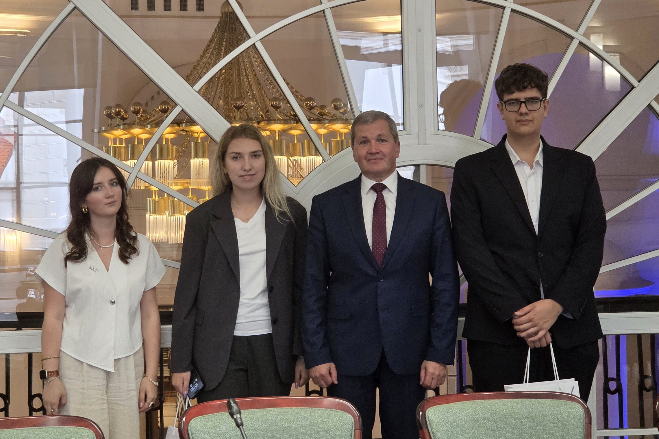 Švietimo, mokslo ir sporto ministerijoje lankėsi projekto „Moksleiviai į Vyriausybę“ dalyviai