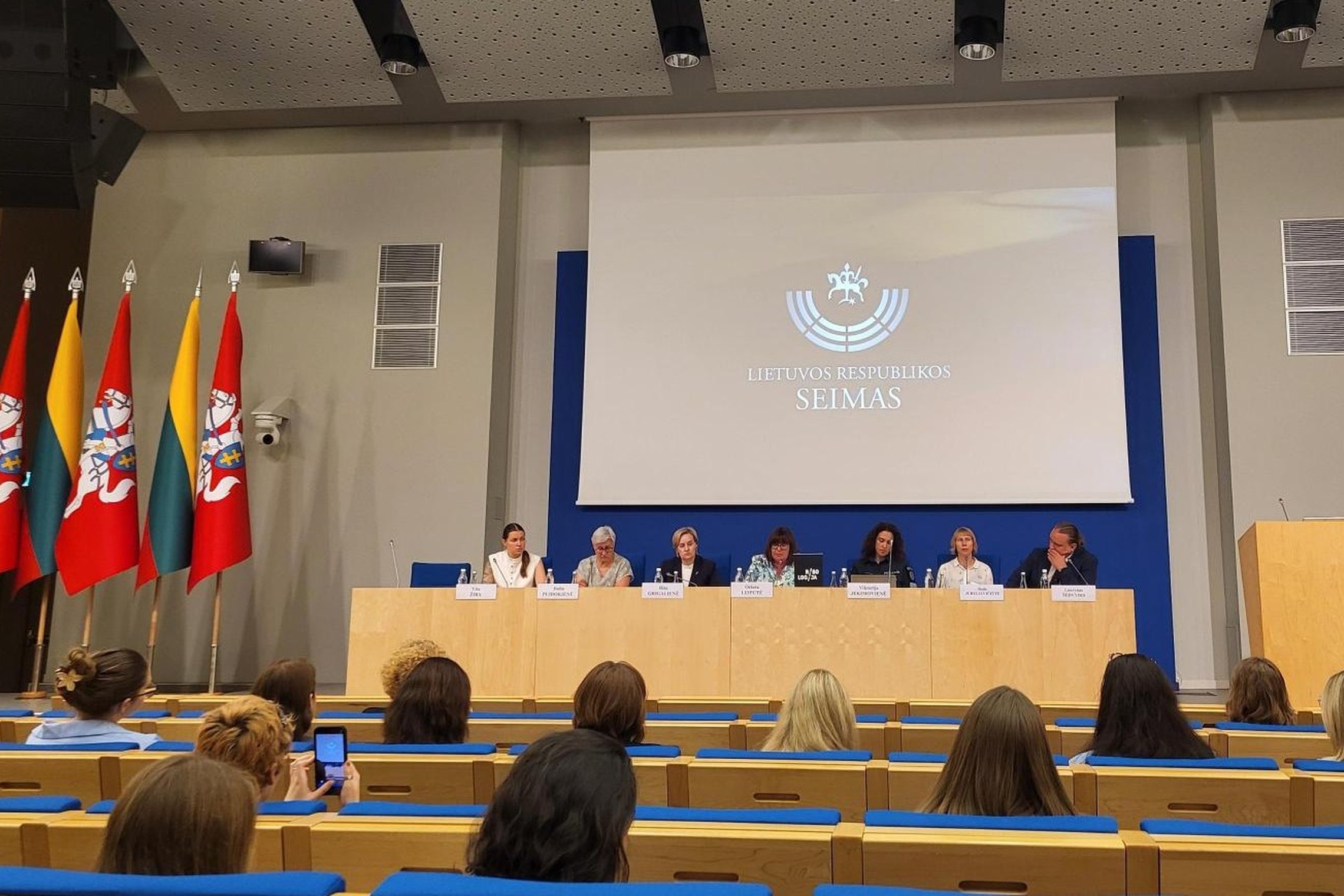 Seime pristatytos rekomendacijos, kaip stiprinti pagalbą seksualinio smurto naudojant psichoaktyviąsias medžiagas atvejais